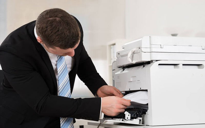 Làm Gì Khi Máy Photocopy Báo Lỗi Giữa Giờ Làm Việc?